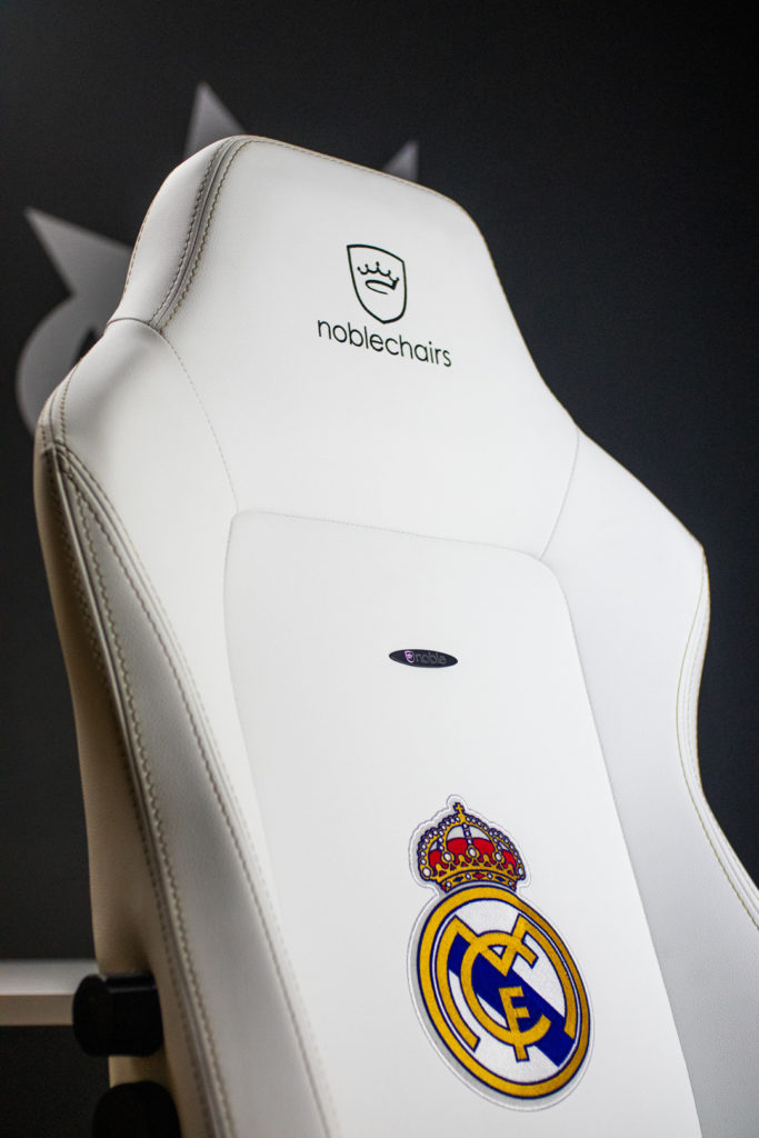 Parte frontal da noblechairs HERO Real Madrid Edition