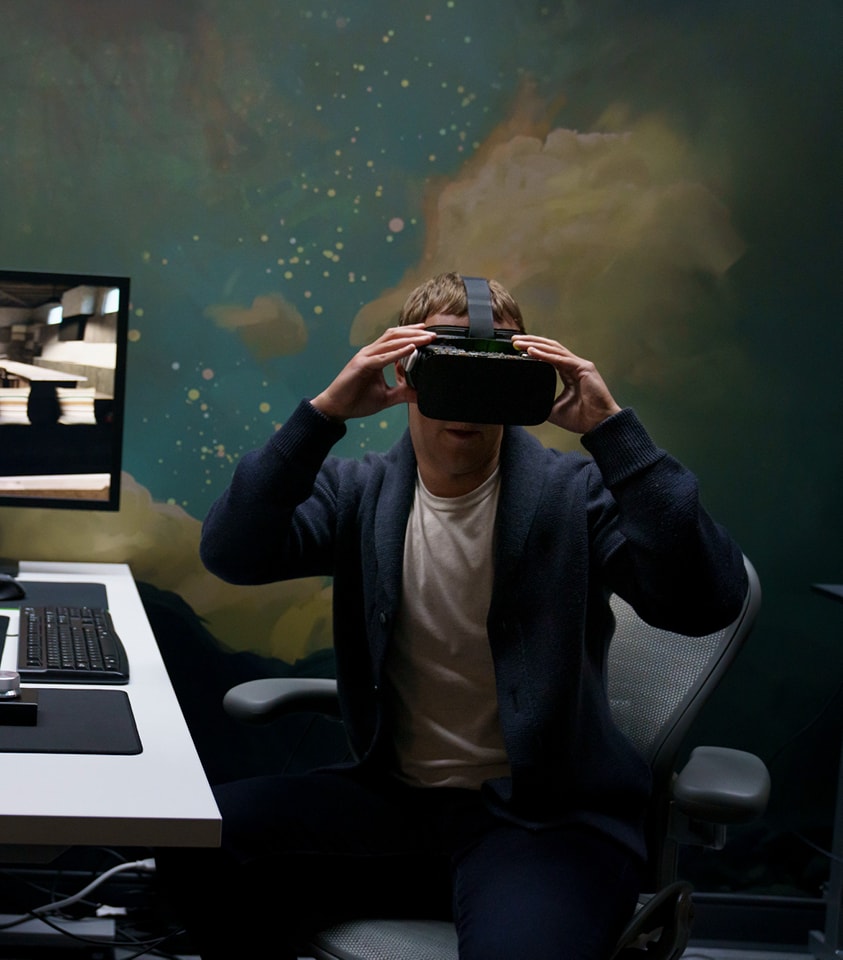 Mark Zuckerberg a utilizar óculos de realidade virtual